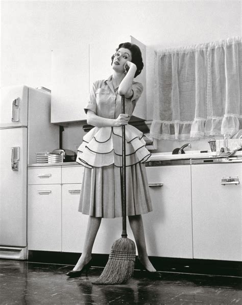 1950s fashion housewife